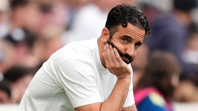 Amorim trước áp lực khổng lồ ở Old Trafford