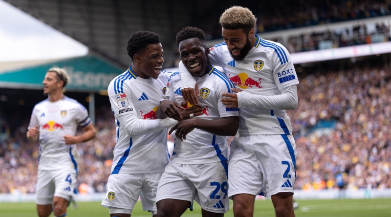 Leeds United đối mặt với loạt khó khăn trong mùa giải mới