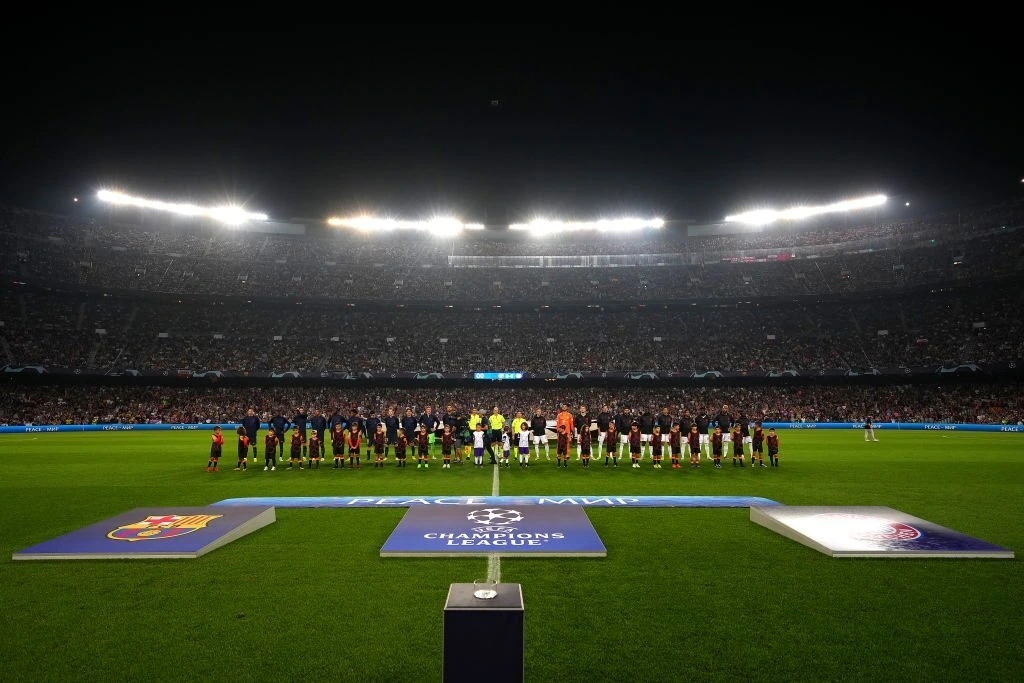 Barcelona gần ngày trở lại mái nhà Camp Nou