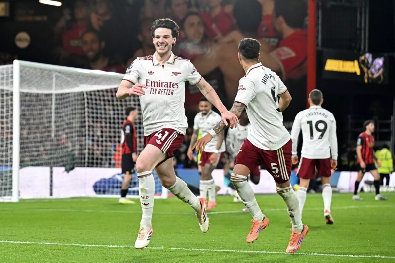 Arsenal thể hiện bản lĩnh nhà vô địch trước Bournemouth