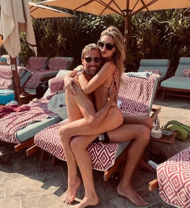 Cuộc hôn nhân đầy bí mật của Abbey Clancy
